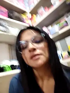 Snapshot of Linda_Lars chatting on 11/22/25, 01:48 Linda Lars online show from 11/22/25, 01:48