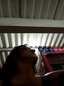 Snapshot of Linda_Lars chatting on 10/19/25, 03:42 Linda Lars online show from 10/19/25, 03:42