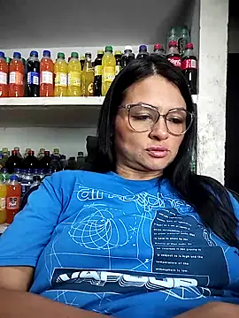 Snapshot of Linda_Lars chatting on 11/13/25, 03:32 Linda Lars online show from 11/13/25, 03:32