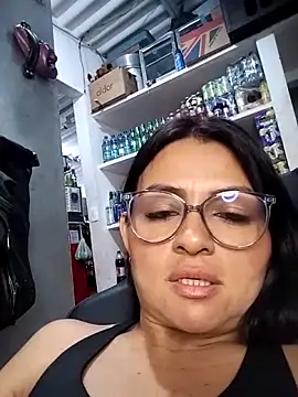 Snapshot of Linda_Lars chatting on 10/26/25, 04:35 Linda Lars online show from 10/26/25, 04:35