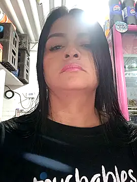 Snapshot of Linda_Lars chatting on 10/11/25, 02:12 Linda Lars online show from 10/11/25, 02:12