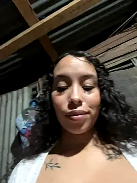 Snapshot of MarieLeon chatting on 12/13/25, 08:15 MarieLeon online show from 12/13/25, 08:15