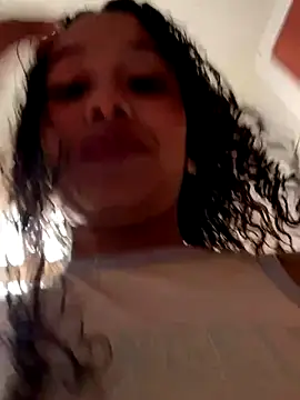 Snapshot of MarieLeon chatting on 10/08/25, 08:42 MarieLeon online show from 10/08/25, 08:42