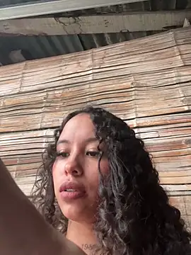 Snapshot of MarieLeon chatting on 12/18/25, 09:40 MarieLeon online show from 12/18/25, 09:40