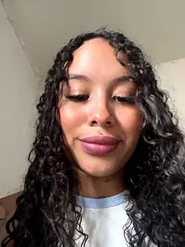 Snapshot of MarieLeon chatting on 10/04/25, 09:05 MarieLeon online show from 10/04/25, 09:05