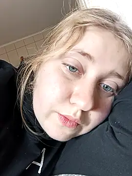 Snapshot of AnastasiaSky19 chatting on 10/29/25, 08:35 AnastasiaSky19 online show from 10/29/25, 08:35