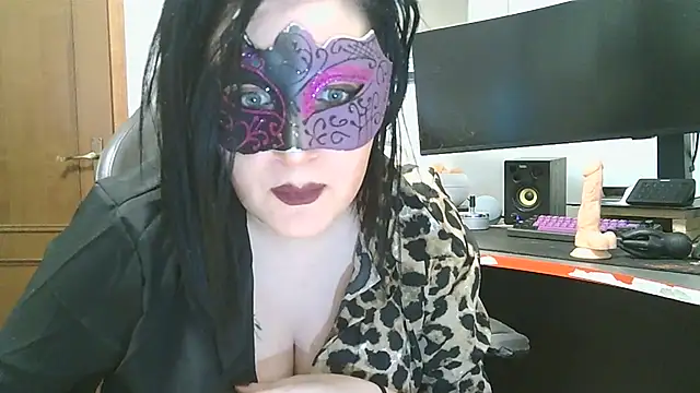 Snapshot of LaDamaNeraa chatting on 10/10/25, 01:12 LaDamaNeraa online show from 10/10/25, 01:12