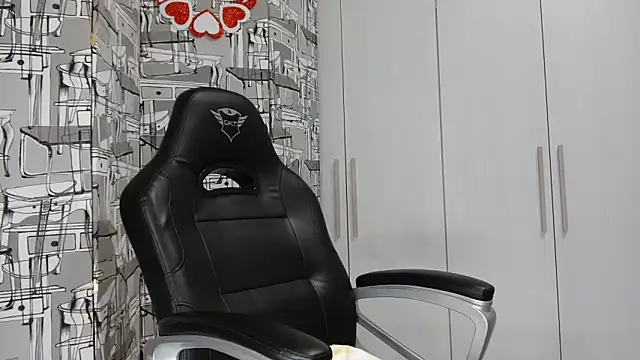 Snapshot of saraxt987 chatting on 02/17/25, 01:55 saraxt987 online show from 02/17/25, 01:55