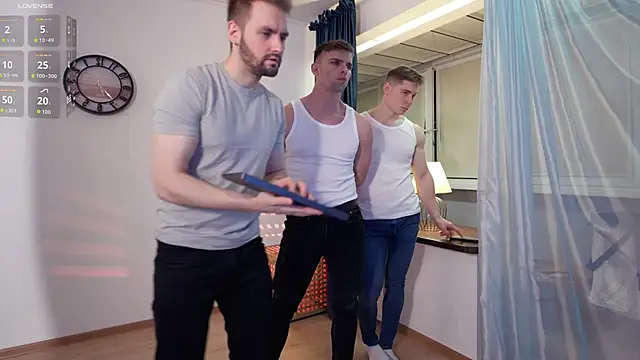 Snapshot of Nik_Sharp chatting on 12/18/25, 02:43 Nik Sharp online show from 12/18/25, 02:43