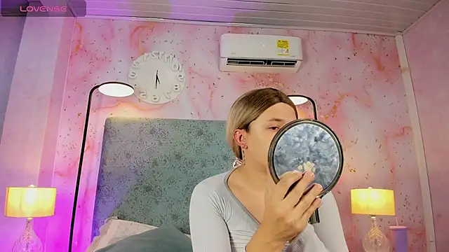 JESSI NAOMI online show from 11/04/25, 11:08