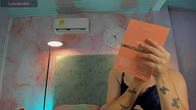 JESSI NAOMI online show from 12/19/25, 11:07