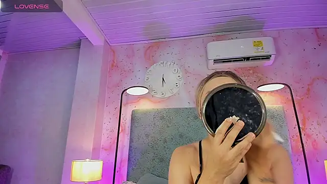 JESSI NAOMI online show from 11/02/25, 11:10