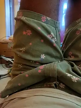 Snapshot of boy_BeardGallery chatting on 10/10/25, 04:02 boy BeardGallery online show from 10/10/25, 04:02