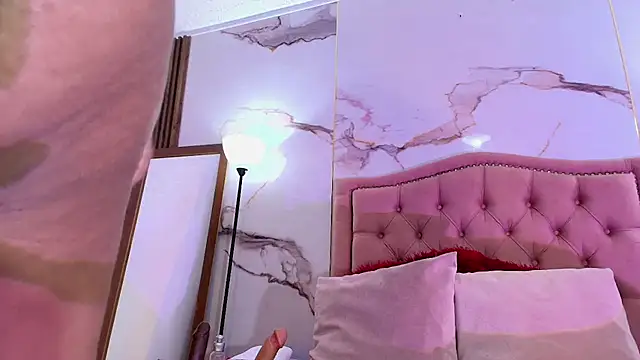 Snapshot of La_indiia chatting on 02/20/26, 12:51 La indiia online show from 02/20/26, 12:51