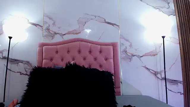 Snapshot of La_indiia chatting on 12/19/25, 12:18 La indiia online show from 12/19/25, 12:18