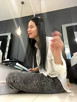 ariel jonees online show from 12/15/25, 03:07