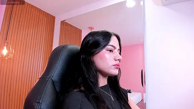 Snapshot of ariel_jonees chatting on 02/18/25, 04:25 ariel jonees online show from 02/18/25, 04:25