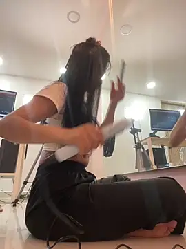 ariel jonees online show from 10/28/25, 04:50