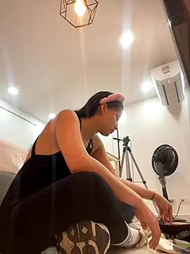 ariel jonees online show from 11/26/25, 04:18