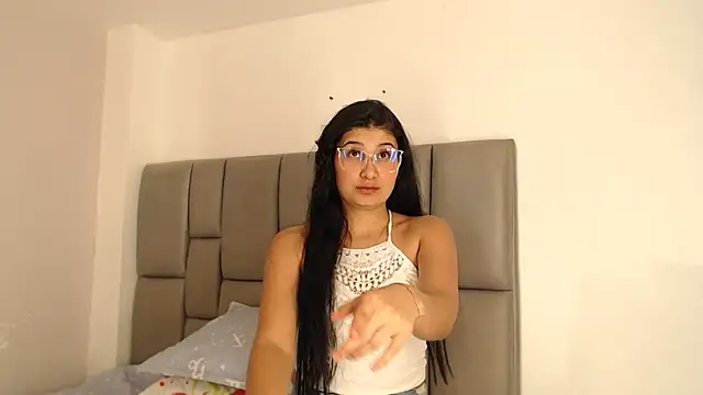 cloehonney online show from 04/01/26, 10:50