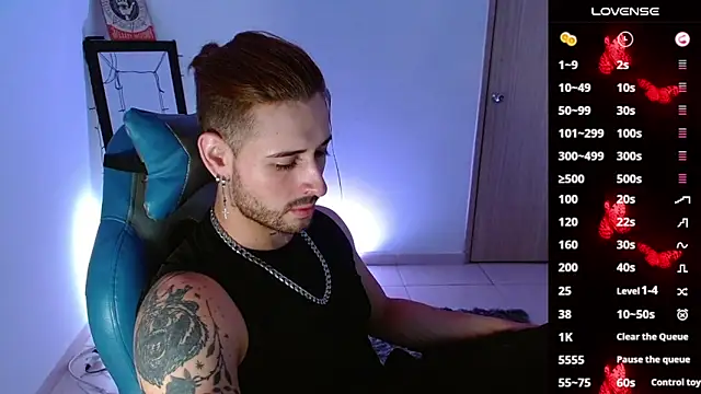 Snapshot of Ares_blue chatting on 02/19/25, 11:17 Ares blue online show from 02/19/25, 11:17