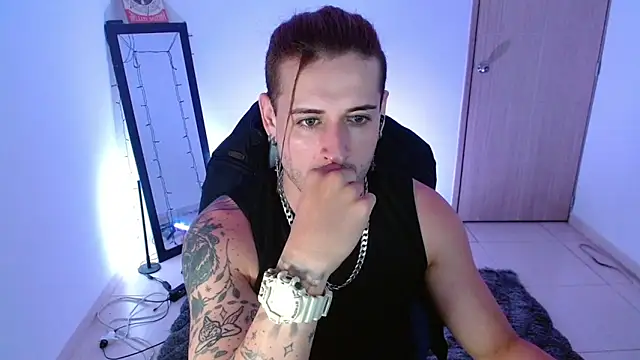 Snapshot of Ares_blue chatting on 03/03/25, 11:11 Ares blue online show from 03/03/25, 11:11