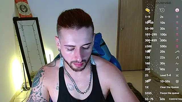 Snapshot of Ares_blue chatting on 02/13/25, 11:06 Ares blue online show from 02/13/25, 11:06