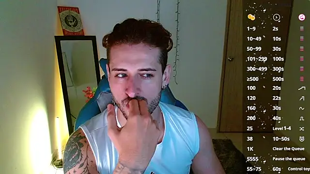 Snapshot of Ares_blue chatting on 02/04/25, 10:43 Ares blue online show from 02/04/25, 10:43