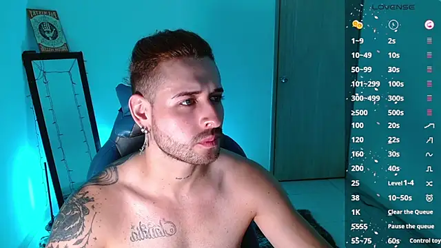 Snapshot of Ares_blue chatting on 02/18/25, 11:11 Ares blue online show from 02/18/25, 11:11