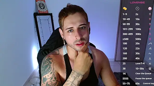 Snapshot of Ares_blue chatting on 03/05/25, 12:44 Ares blue online show from 03/05/25, 12:44