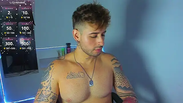 Snapshot of Ares_blue chatting on 10/09/25, 01:11 Ares blue online show from 10/09/25, 01:11