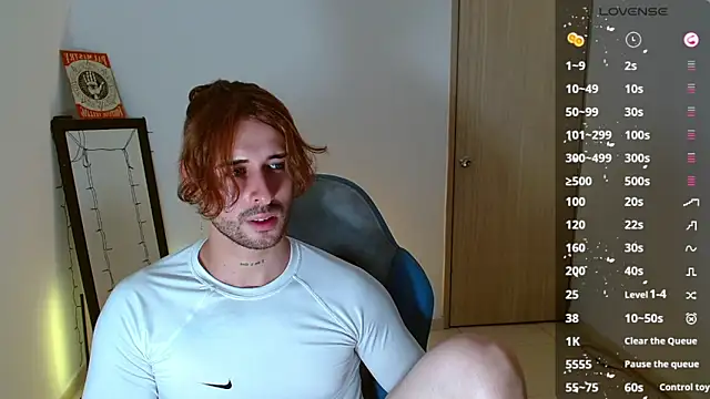 Snapshot of Ares_blue chatting on 02/18/25, 02:16 Ares blue online show from 02/18/25, 02:16