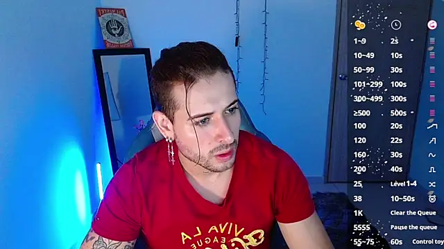 Snapshot of Ares_blue chatting on 01/31/25, 11:35 Ares blue online show from 01/31/25, 11:35