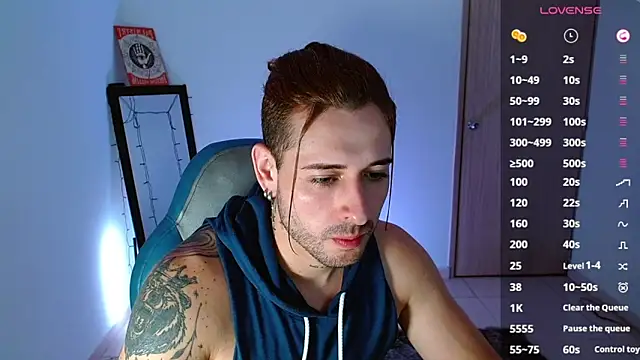 Snapshot of Ares_blue chatting on 03/06/25, 12:19 Ares blue online show from 03/06/25, 12:19