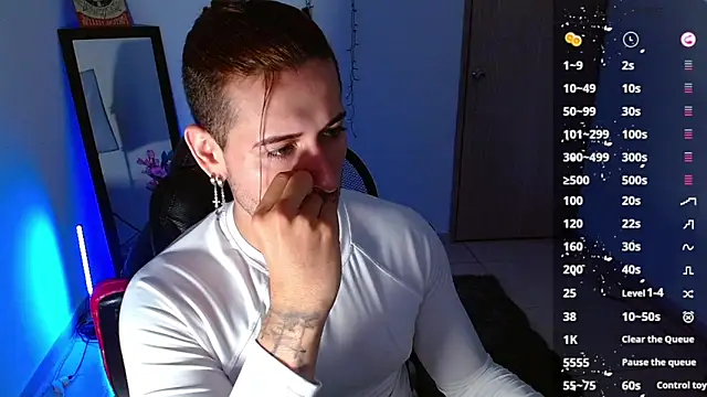Snapshot of Ares_blue chatting on 01/28/25, 10:45 Ares blue online show from 01/28/25, 10:45