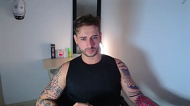 Snapshot of Ares_blue chatting on 09/16/25, 12:17 Ares blue online show from 09/16/25, 12:17
