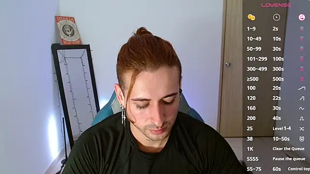 Snapshot of Ares_blue chatting on 02/24/25, 02:04 Ares blue online show from 02/24/25, 02:04
