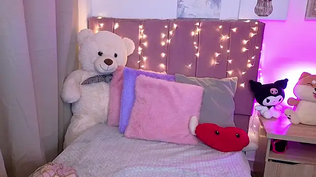 Snapshot of MiahJoness chatting on 01/17/26, 04:49 MiahJoness online show from 01/17/26, 04:49