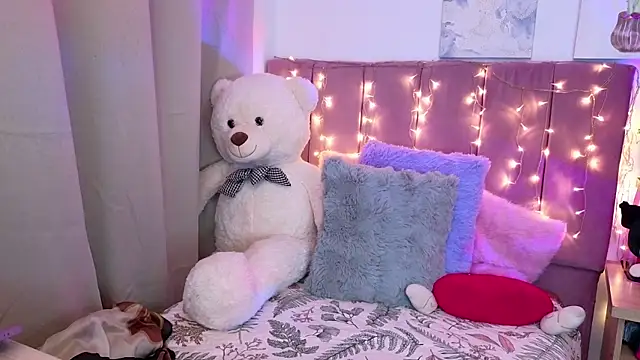 MiahJoness online show from 11/10/25, 10:37