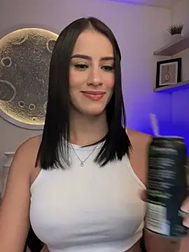 Snapshot of SarahhSmitth1 chatting on 02/21/25, 11:43 SarahhSmitth1 online show from 02/21/25, 11:43