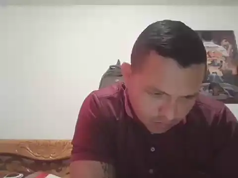 Snapshot of Guti23678 chatting on 12/15/25, 04:57 Guti23678 online show from 12/15/25, 04:57