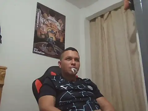 Snapshot of Guti23678 chatting on 12/21/25, 02:24 Guti23678 online show from 12/21/25, 02:24