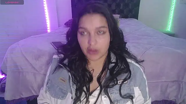 Laurenkenner  online show from 05/06/26, 06:45