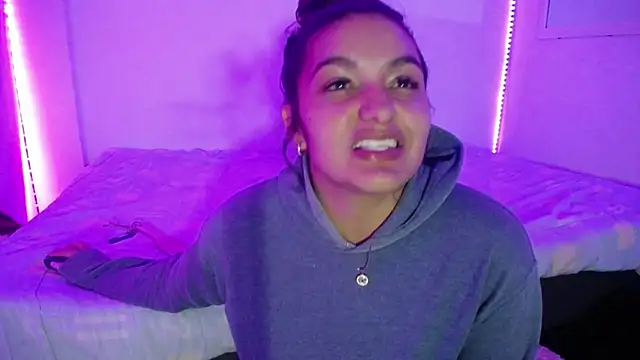 Laurenkenner  online show from 03/18/25, 12:08