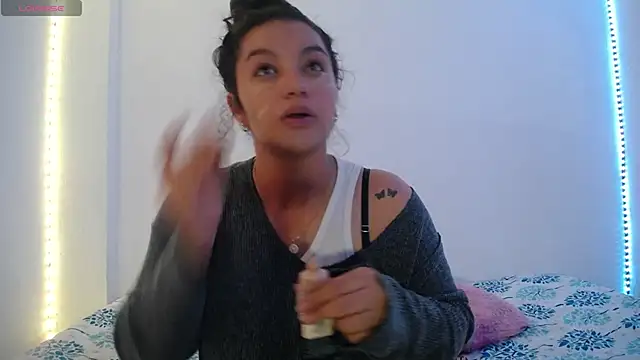 Laurenkenner  online show from 02/18/25, 04:47