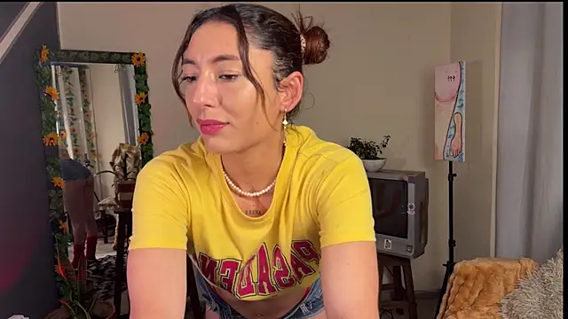 Snapshot of Tomoe_b chatting on 07/23/26, 04:10 Tomoe b online show from 07/23/26, 04:10