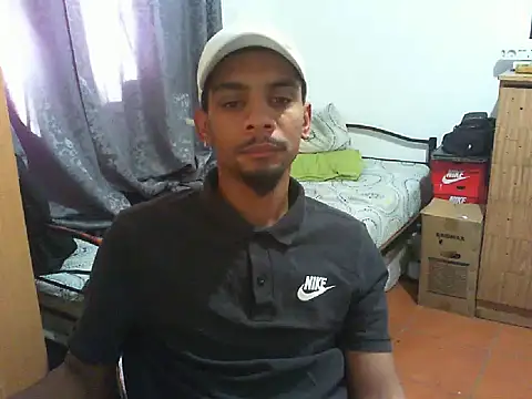 Snapshot of 29YOURZ_28_ chatting on 10/10/25, 01:12 29YOURZ 28 online show from 10/10/25, 01:12