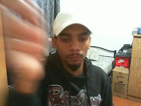 Snapshot of 29YOURZ_28_ chatting on 10/08/25, 10:28 29YOURZ 28 online show from 10/08/25, 10:28