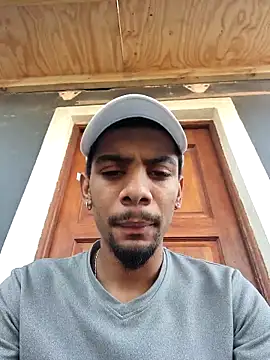 Snapshot of 29YOURZ_28_ chatting on 10/12/25, 03:24 29YOURZ 28 online show from 10/12/25, 03:24