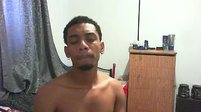 Snapshot of 29YOURZ_28_ chatting on 02/05/25, 10:30 29YOURZ 28 online show from 02/05/25, 10:30